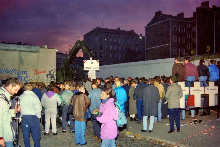 Bildtitel: Öffnung der Berliner Mauer an der Eberswalder Straße am 10. November 1989